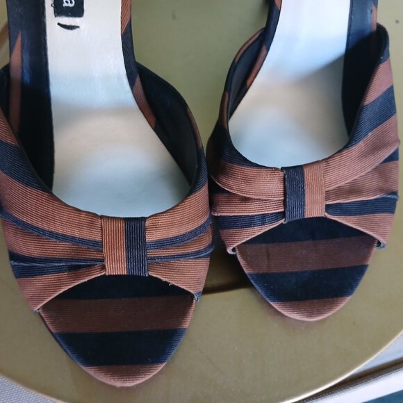 Alice Olivia  Gigi Stripe Heels - Picture 1 of 9